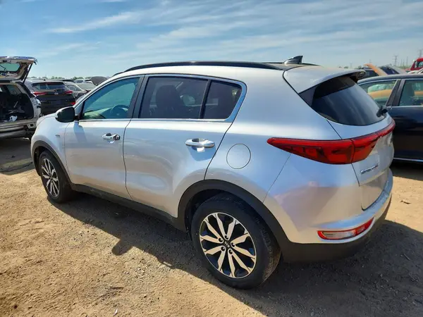 KNDPNCAC4J7482989 2018 KIA SPORTAGE - Image 2