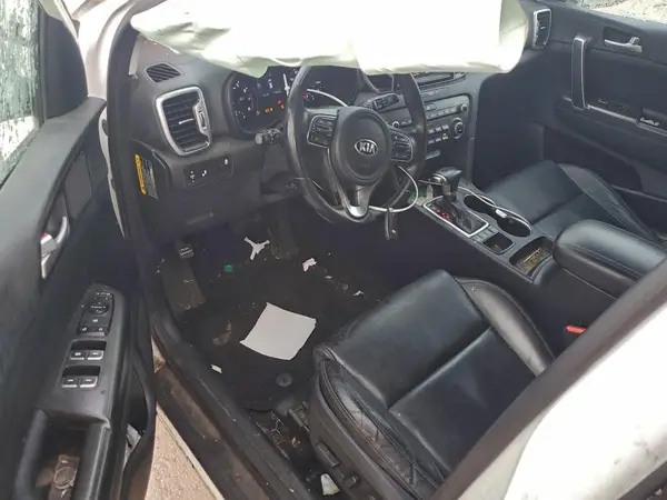 KNDPNCAC5H7033850 2017 KIA SPORTAGE - Image 8