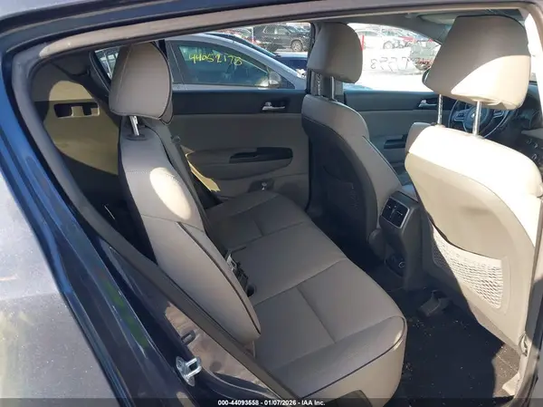 KNDPNCAC5H7262741 2017 KIA SPORTAGE - Image 8