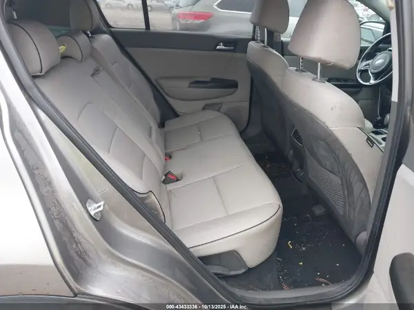 KNDPNCAC5H7282973 2017 KIA SPORTAGE - Image 8
