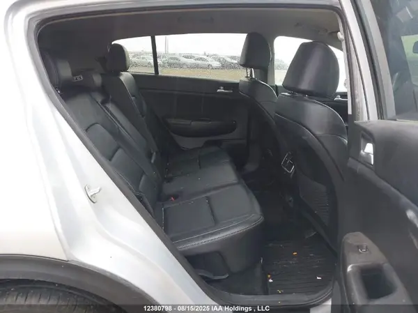 KNDPNCAC5J7392105 2018 KIA SPORTAGE - Image 8