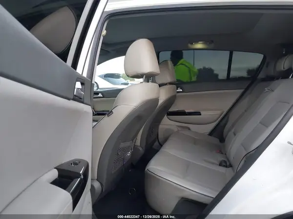 KNDPNCAC5J7404530 2018 KIA SPORTAGE - Image 8