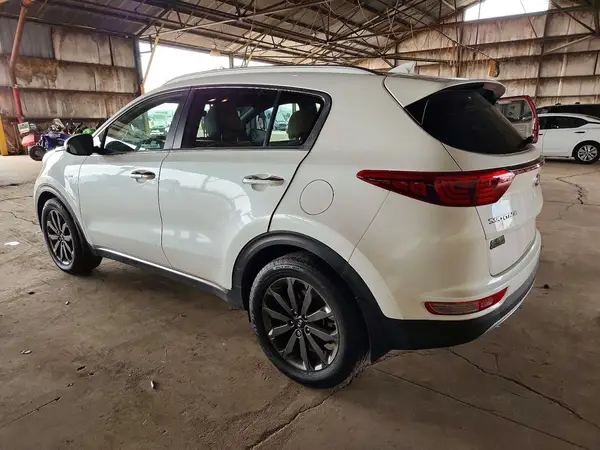 KNDPNCAC5J7425667 2018 KIA SPORTAGE - Image 2