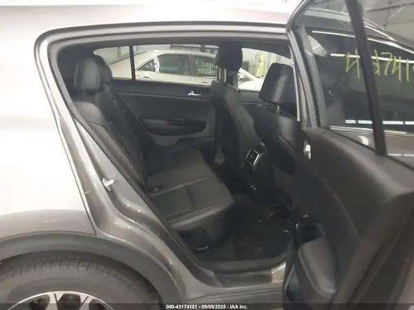 KNDPNCAC5J7487473 2018 KIA SPORTAGE - Image 8