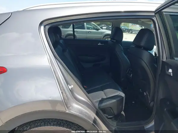 KNDPNCAC6H7091871 2017 KIA SPORTAGE - Image 8