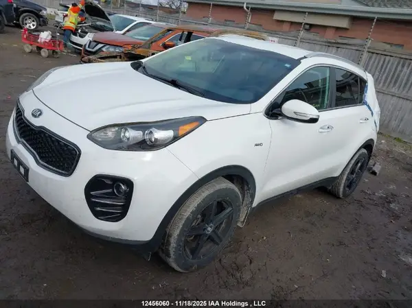 KNDPNCAC6H7093507 2017 KIA SPORTAGE - Image 2