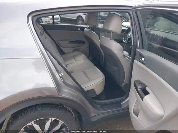 KNDPNCAC6H7262246 2017 KIA SPORTAGE - Image 8