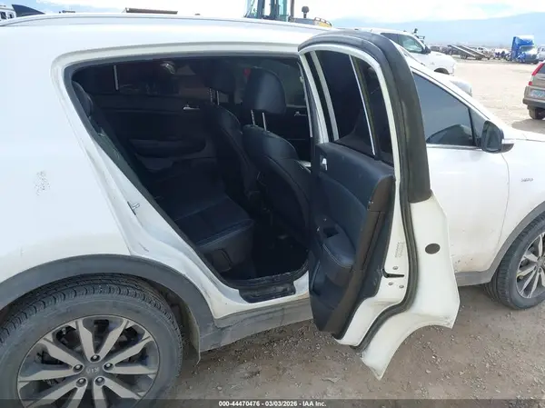 KNDPNCAC6H7263087 2017 KIA SPORTAGE - Image 8