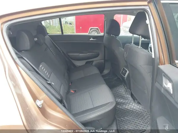 KNDPNCAC7H7057549 2017 KIA SPORTAGE - Image 8