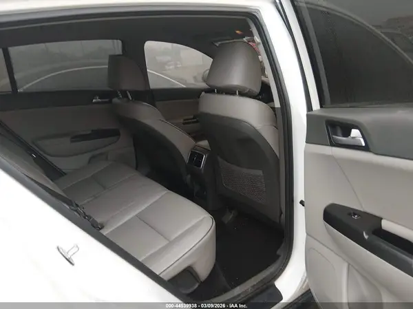 KNDPNCAC7H7182499 2017 KIA SPORTAGE - Image 8