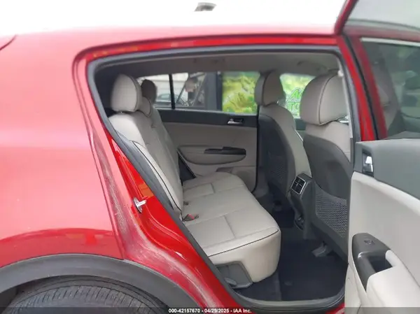 KNDPNCAC7H7263258 2017 KIA SPORTAGE - Image 8