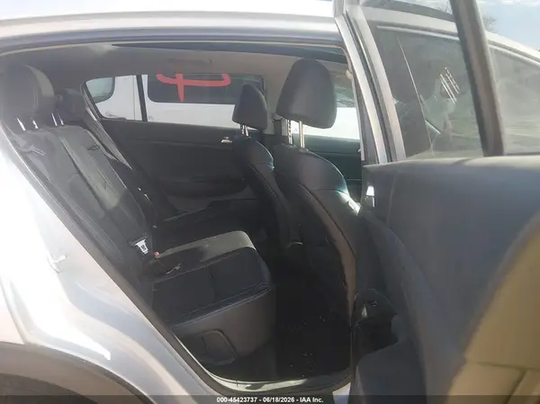 KNDPNCAC7J7354214 2018 KIA SPORTAGE - Image 8
