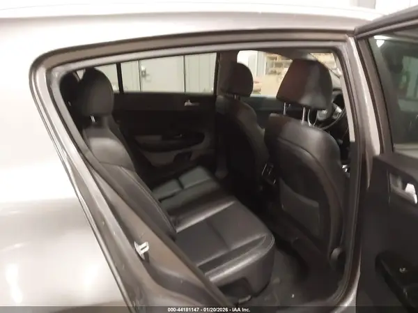 KNDPNCAC7J7386368 2018 KIA SPORTAGE - Image 8