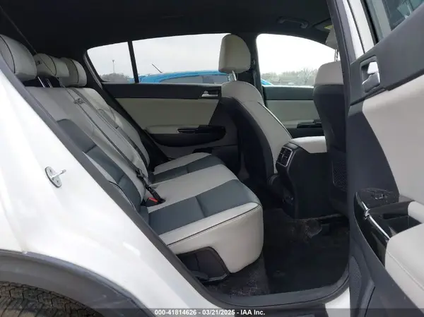 KNDPNCAC7J7456001 2018 KIA SPORTAGE - Image 8