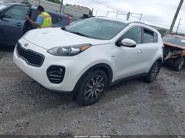 KNDPNCAC7J7485739 2018 KIA SPORTAGE - Image 2