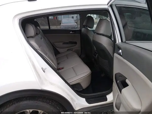 KNDPNCAC8H7246128 2017 KIA SPORTAGE - Image 8