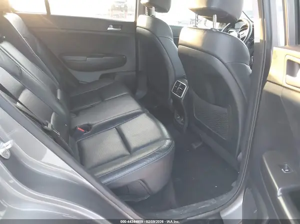 KNDPNCAC8H7272390 2017 KIA SPORTAGE - Image 8