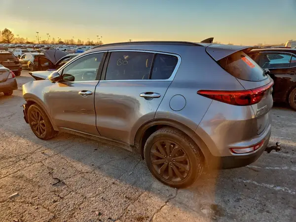 KNDPNCAC8J7311713 2018 KIA SPORTAGE - Image 2