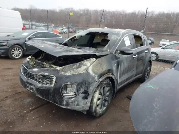 KNDPNCAC8J7452491 2018 KIA SPORTAGE - Image 2