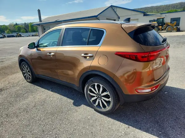KNDPNCAC9H7056029 2017 KIA SPORTAGE - Image 2