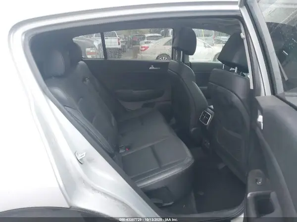 KNDPNCAC9H7222114 2017 KIA SPORTAGE - Image 8