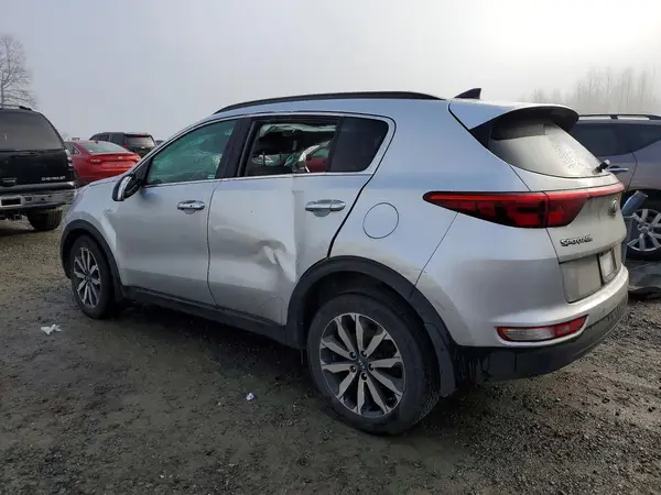 KNDPNCAC9J7359950 2018 KIA SPORTAGE - Image 2