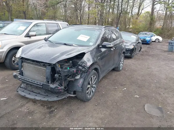 KNDPNCAC9J7377977 2018 KIA SPORTAGE - Image 2