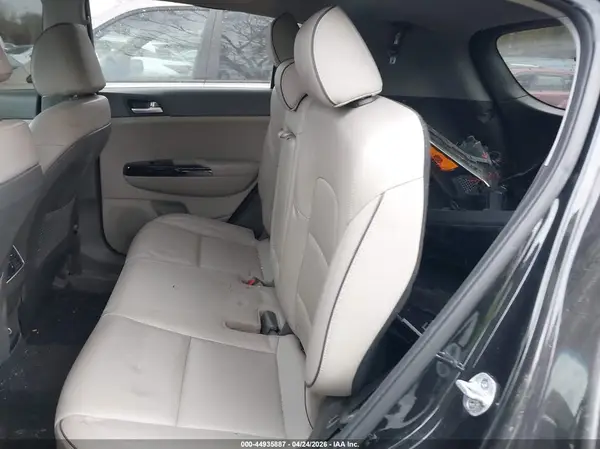KNDPNCAC9J7377977 2018 KIA SPORTAGE - Image 8