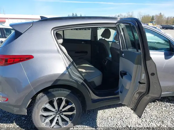 KNDPNCAC9J7390065 2018 KIA SPORTAGE - Image 8