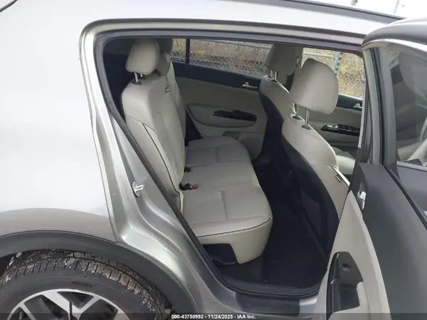 KNDPNCAC9L7637992 2020 KIA SPORTAGE - Image 8