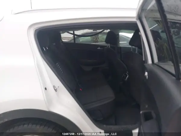KNDPNCACXH7082011 2017 KIA SPORTAGE - Image 8