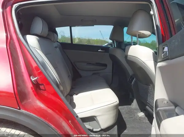 KNDPNCACXH7135645 2017 KIA SPORTAGE - Image 8
