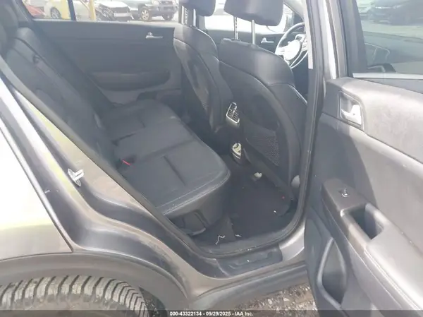 KNDPNCACXH7137282 2017 KIA SPORTAGE - Image 8