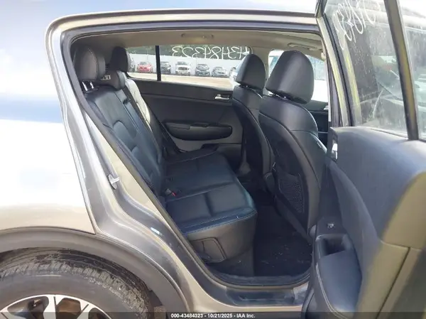 KNDPNCACXH7235714 2017 KIA SPORTAGE - Image 8