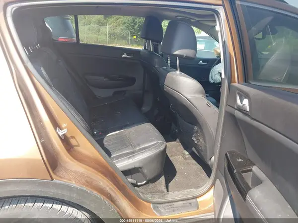 KNDPNCACXJ7318677 2018 KIA SPORTAGE - Image 8