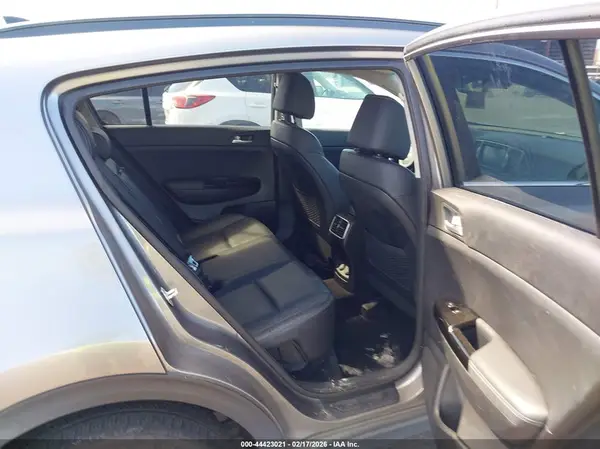 KNDPNCACXJ7328321 2018 KIA SPORTAGE - Image 8