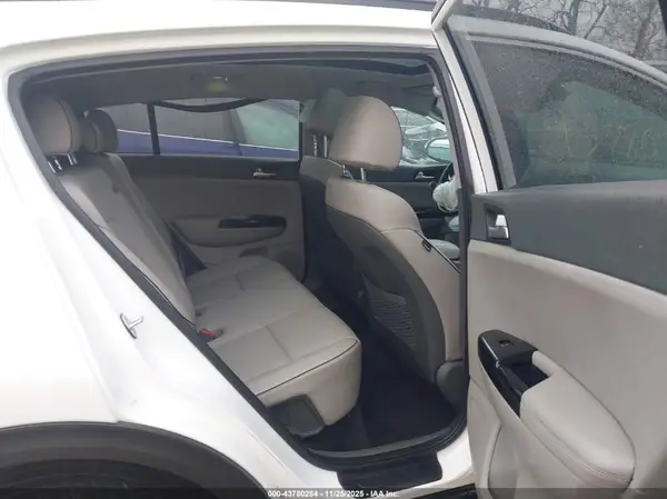 KNDPNCACXJ7377101 2018 KIA SPORTAGE - Image 8