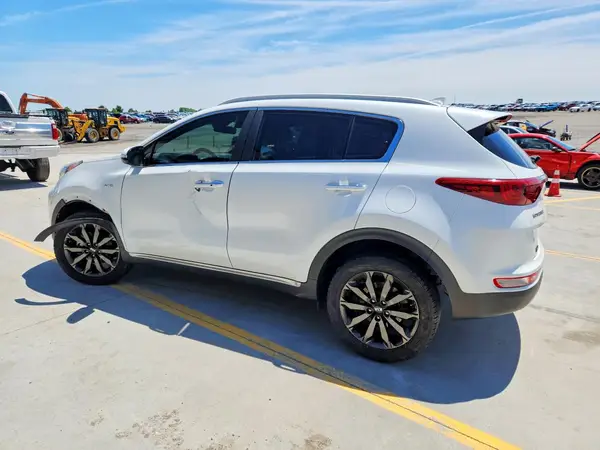 KNDPNCACXJ7409786 2018 KIA SPORTAGE - Image 2