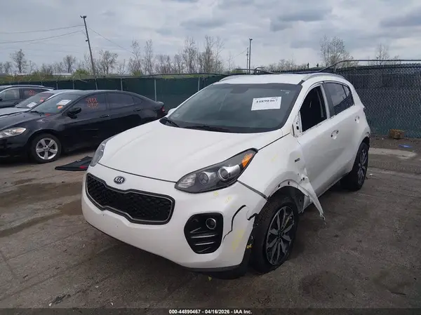 KNDPNCACXJ7436678 2018 KIA SPORTAGE - Image 2