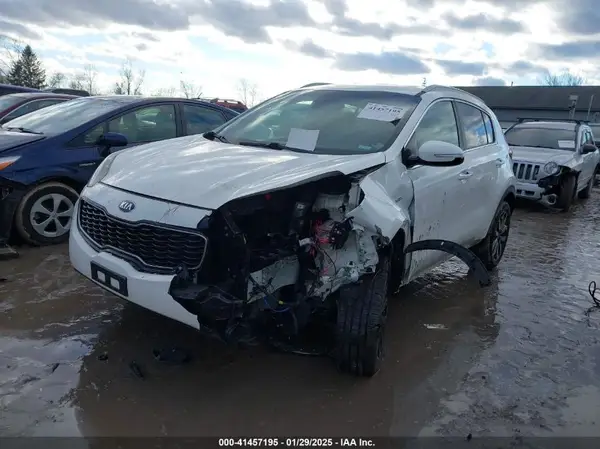 KNDPNCACXJ7473178 2018 KIA SPORTAGE - Image 2