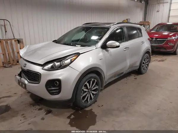 KNDPNCACXJ7483094 2018 KIA SPORTAGE - Image 2