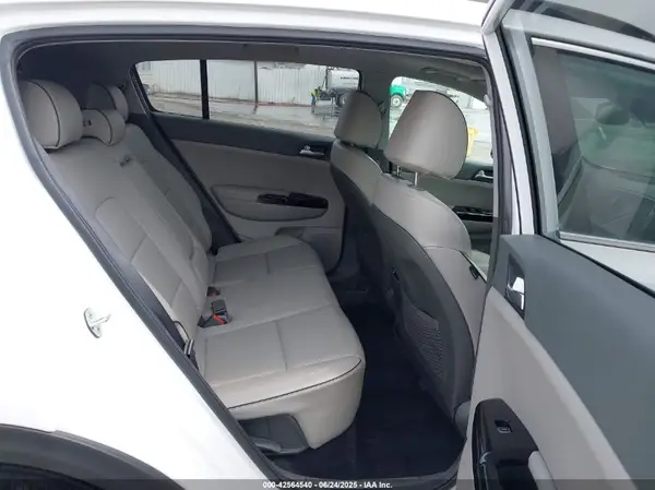 KNDPR3A62J7378922 2018 KIA SPORTAGE - Image 8