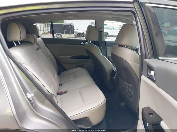 KNDPR3A62J7460701 2018 KIA SPORTAGE - Image 8