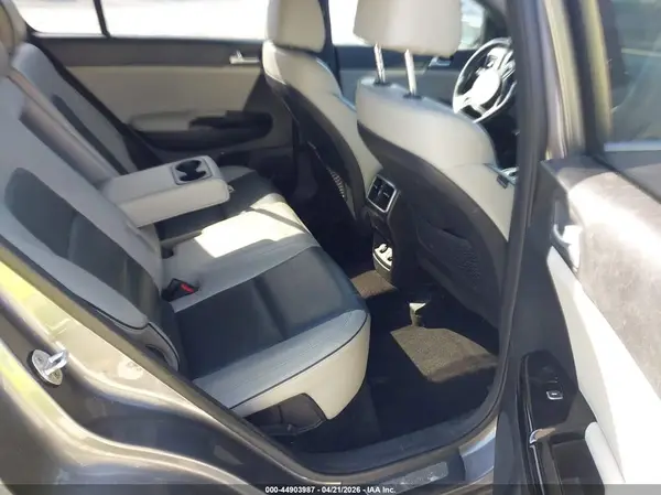 KNDPR3A68H7084256 2017 KIA SPORTAGE - Image 8
