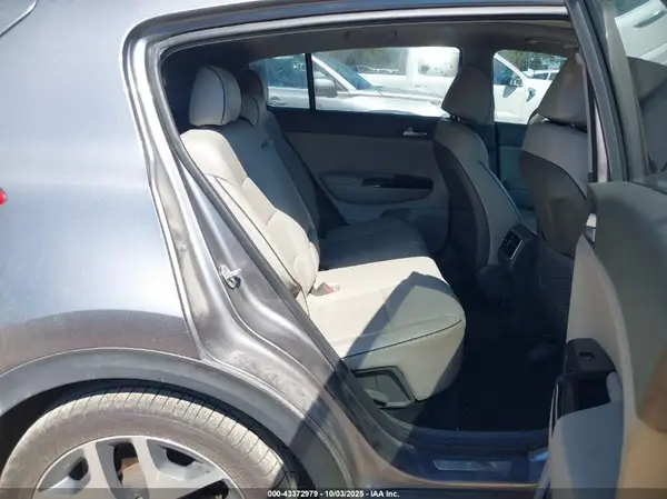 KNDPR3A6XH7096036 2017 KIA SPORTAGE - Image 8