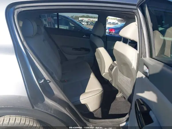 KNDPRCA60J7364209 2018 KIA SPORTAGE - Image 8