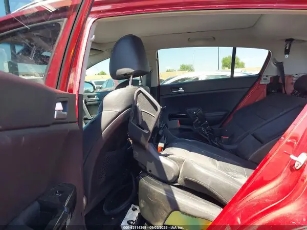 KNDPRCA61H7037473 2017 KIA SPORTAGE - Image 8