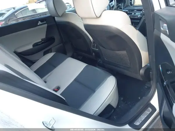 KNDPRCA61H7173330 2017 KIA SPORTAGE - Image 8