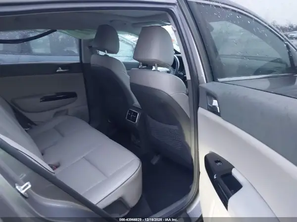 KNDPRCA61H7184750 2017 KIA SPORTAGE - Image 8
