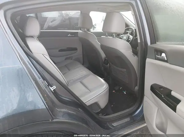 KNDPRCA61J7369726 2018 KIA SPORTAGE - Image 8